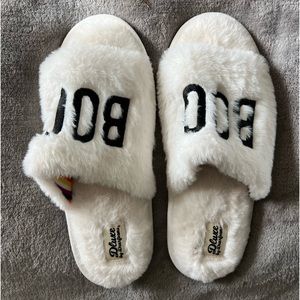 “BOO!” halloween slippers